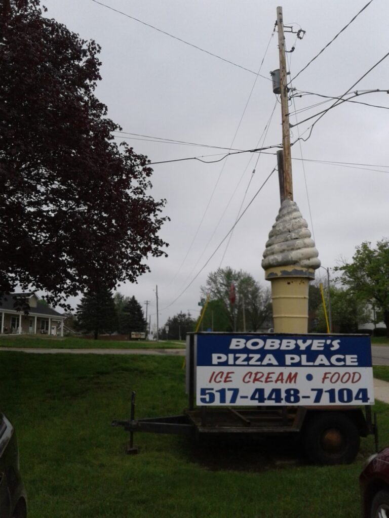 Bobbye\\\\\\\'s Pizza Place 4